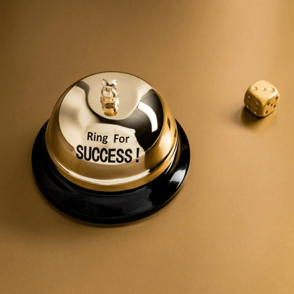 Stalo skambutis „SUCCESS“ Stalo skambutis „SUCCESS“
