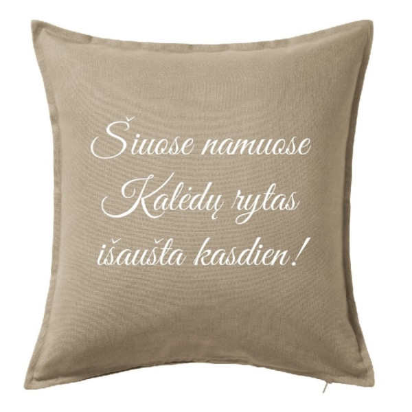 Pagalvė – "Šiuose namuose Kalėdų rytas išaušta kasdien" Pagalvė – "Šiuose namuose Kalėdų rytas išaušta kasdien"