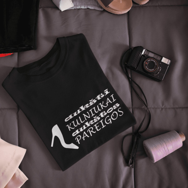 Marškinėliai "Aukšti kulniukai - aukštos pareigos"
