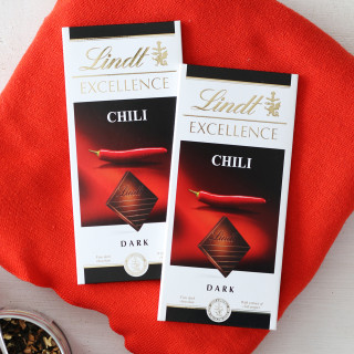 2 vnt. "LINDT EXCELLENCE" juodojo šokolado su aitriųjų paprikų ekstraktu