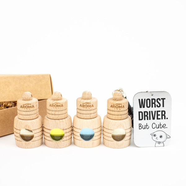 Automobilio kvapukų rinkinys "Worst driver, but cute" Automobilio kvapukų rinkinys "Worst driver, but cute"
