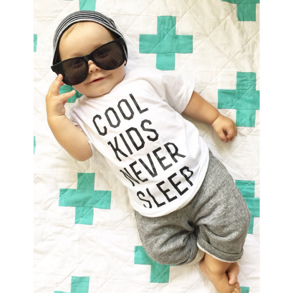Vaikiški marškinėliai "Cool Kids Never Sleep" Vaikiški marškinėliai "Cool Kids Never Sleep"