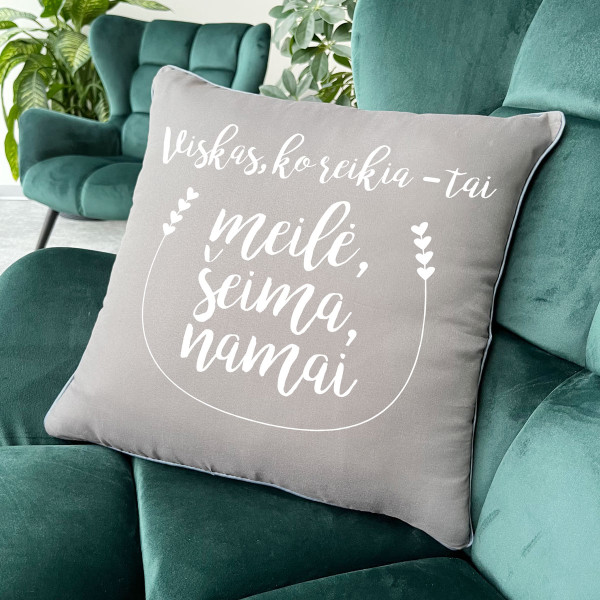 Dekoratyvinė pagalvėlė "Meilė, šeima ir namai" Dekoratyvinė pagalvėlė "Meilė, šeima ir namai"