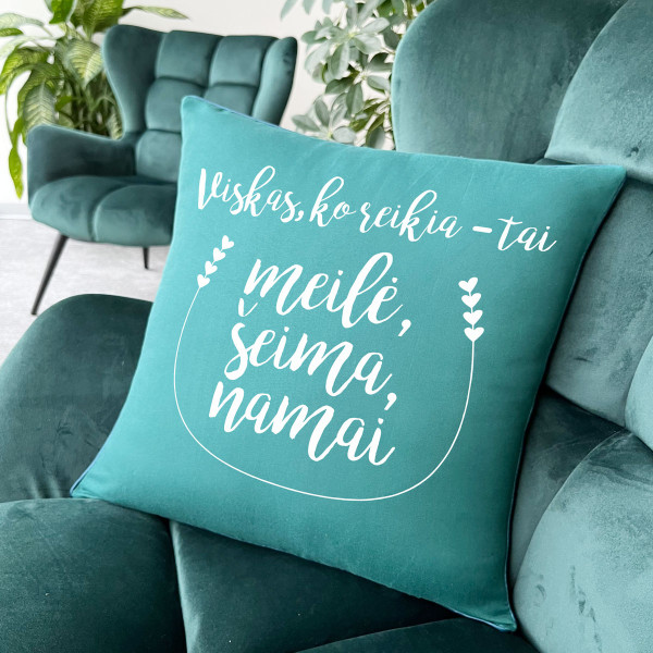 Dekoratyvinė pagalvėlė "Meilė, šeima ir namai" Dekoratyvinė pagalvėlė "Meilė, šeima ir namai"