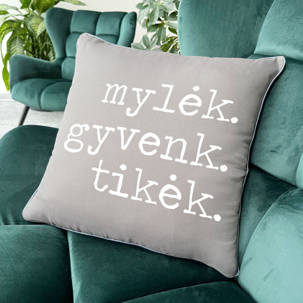 Dekoratyvinė pagalvėlė "Mylėk, gyvenk, tikėk" Dekoratyvinė pagalvėlė "Mylėk, gyvenk, tikėk"