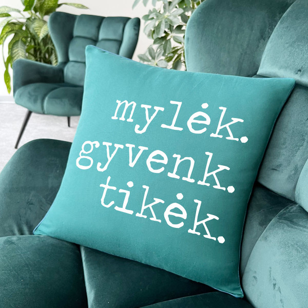 Dekoratyvinė pagalvėlė "Mylėk, gyvenk, tikėk" Dekoratyvinė pagalvėlė "Mylėk, gyvenk, tikėk"