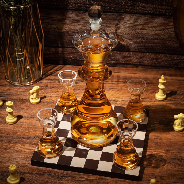 Grafino ir 4 stiklinių rinkinys „Royal Chess“