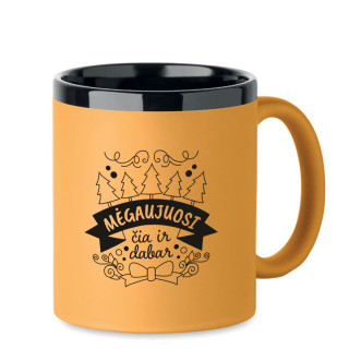 Graviruotas puodelis "Mėgaujuosi čia ir dabar"