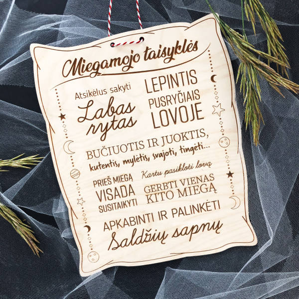 Graviruota medinė lentelė "Miegamojo taisyklės" Graviruota medinė lentelė "Miegamojo taisyklės"