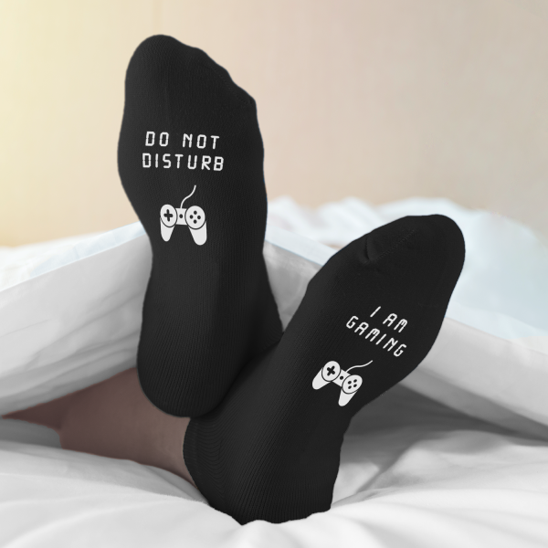 Kojinės su spauda ant padų "I am gaming, do not disturb" Kojinės su spauda ant padų "I am gaming, do not disturb"