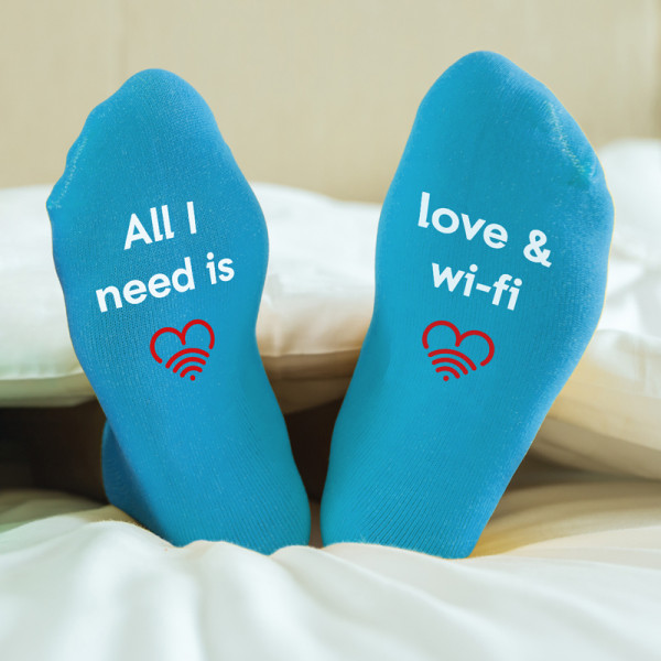 Moteriškos kojinės su spauda ant padų "Love & Wifi" Moteriškos kojinės su spauda ant padų "Love & Wifi"