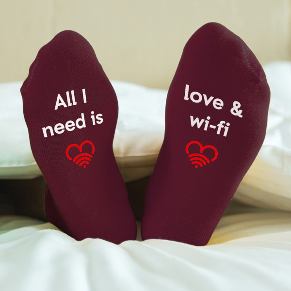 Moteriškos kojinės su spauda ant padų "Love & Wifi" Moteriškos kojinės su spauda ant padų "Love & Wifi"