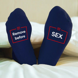 Kojinės su spauda ant padų "Remove before sex"