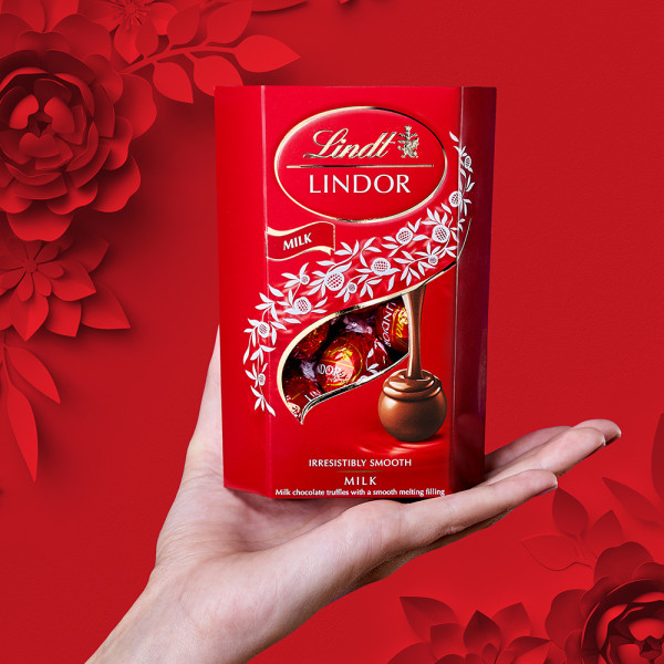 "LINDT LINDOR" pieninio šokolado rutuliukai, 200g "LINDT LINDOR" pieninio šokolado rutuliukai, 200g