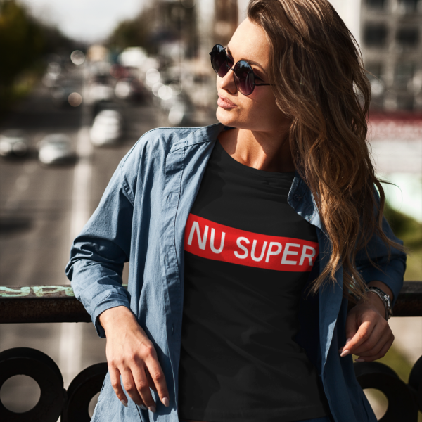 Moteriški marškinėliai „NU SUPER“ Moteriški marškinėliai „NU SUPER“