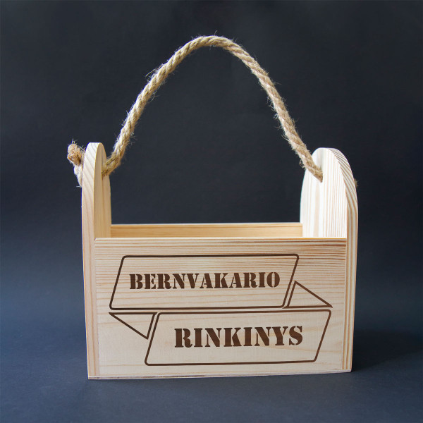 Medinė butelių dėžė su virve "Bernvakario rinkinys" Medinė butelių dėžė su virve "Bernvakario rinkinys"