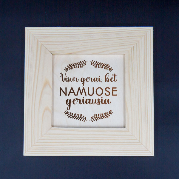 Medinis graviruotas rėmelis "Namuose geriausia" Medinis graviruotas rėmelis "Namuose geriausia"