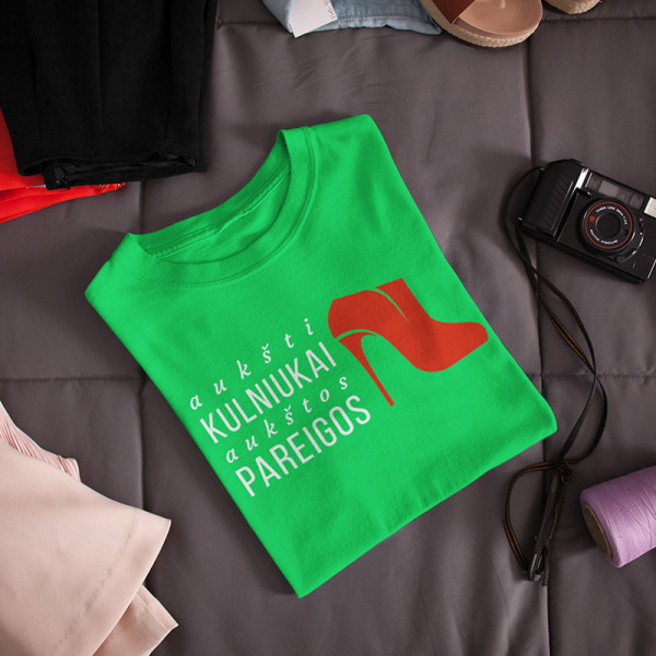 Moteriški marškinėliai "Aukšti kulniukai-aukštos pareigos" Moteriški marškinėliai "Aukšti kulniukai-aukštos pareigos"