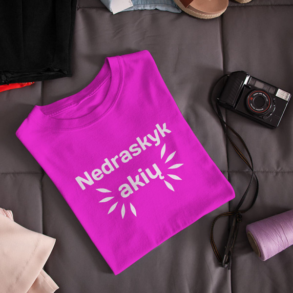 Moteriški marškinėliai "Nedraskyk akių"