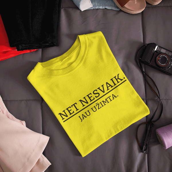 Moteriški marškinėliai "Nesvaik, jau užimta"