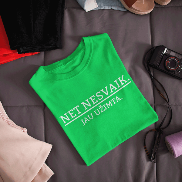 Moteriški marškinėliai "Nesvaik, jau užimta"