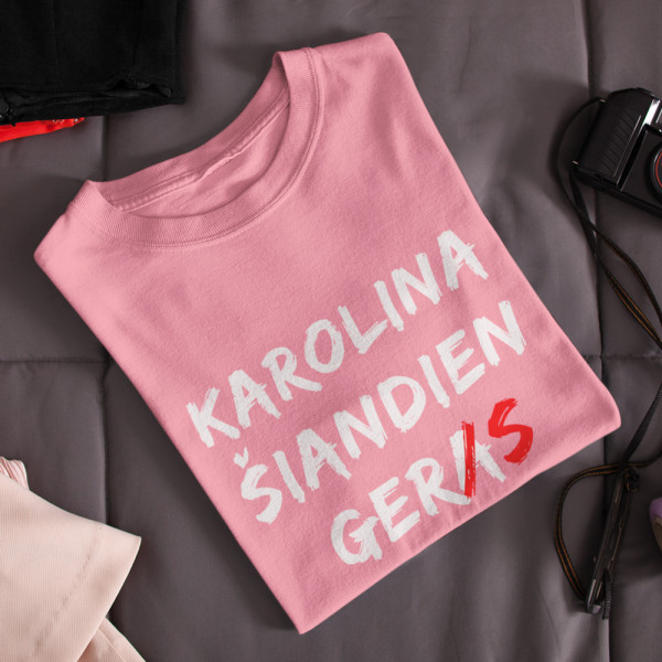 Moteriški marškinėliai "Šiandien gers" su pasirinktu vardu