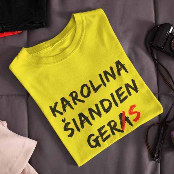Moteriški marškinėliai "Šiandien gers" su pasirinktu vardu
