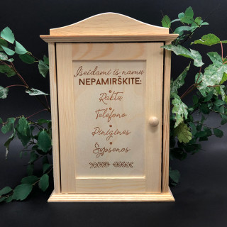 Medinė raktų dėžutė "Išeidami iš namų nepamirškite"
