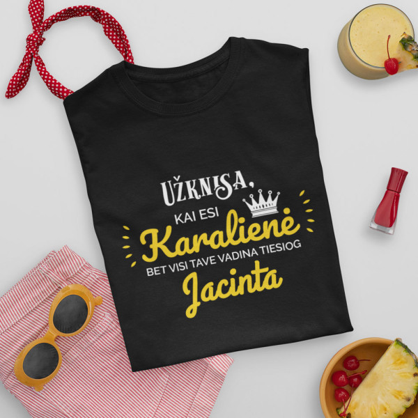 Moteriški marškinėliai "Užknisa, kai esi karalienė" su pasirinktu vardu