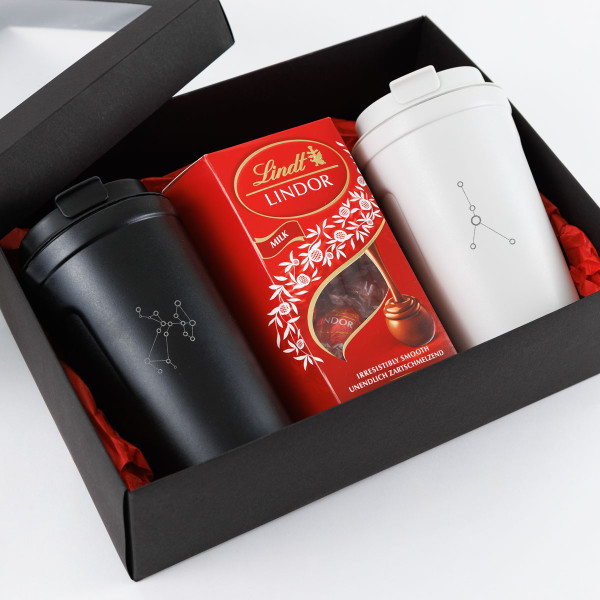 Premium dovanų rinkinys porai "Zodiako žvaigždynai" su Jūsų pasirinktais zodiako ženklais (400ml) Premium dovanų rinkinys porai "Zodiako žvaigždynai" su Jūsų pasirinktais zodiako ženklais (400ml)