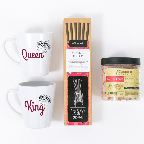 Premium dovanų rinkinys su latte puodeliais "King & Queen" Premium dovanų rinkinys su latte puodeliais "King & Queen"