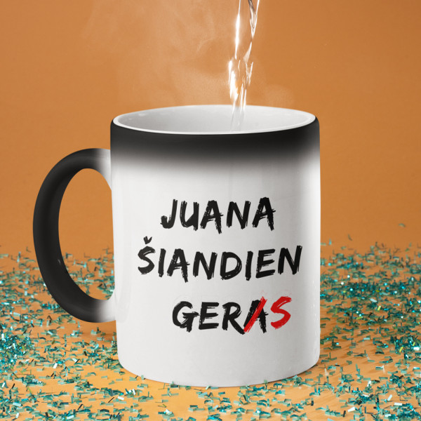 Puodelis "Ji - šiandien gers" su Jūsų pasirinktu vardu Puodelis "Ji - šiandien gers" su Jūsų pasirinktu vardu