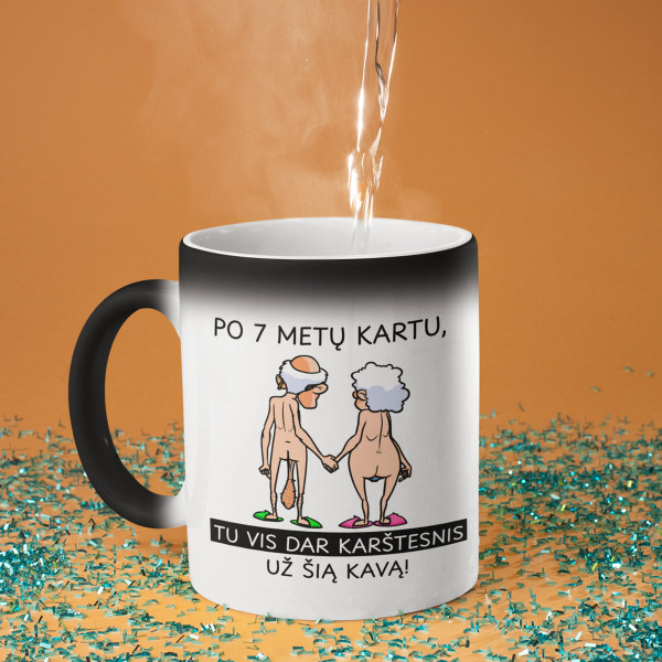 Puodelis "Karštesnis už šią kavą" su Jūsų pasirinktais metais Puodelis "Karštesnis už šią kavą" su Jūsų pasirinktais metais