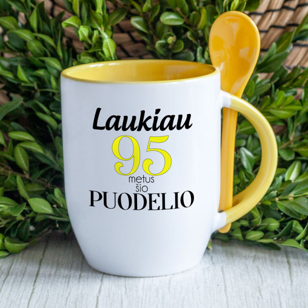 Puodelis su šaukšteliu "Ilgai laukiau šio puodelio" su pasirinktais metais