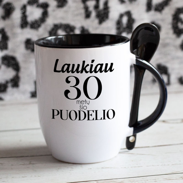 Puodelis su šaukšteliu "Ilgai laukiau šio puodelio" su pasirinktais metais