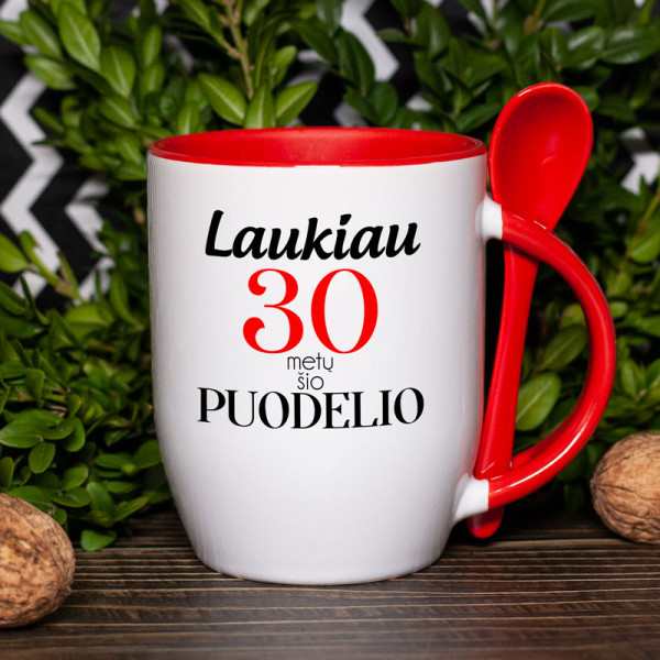Puodelis su šaukšteliu "Ilgai laukiau šio puodelio" su pasirinktais metais