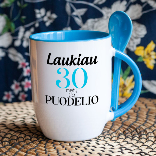 Puodelis su šaukšteliu "Ilgai laukiau šio puodelio" su pasirinktais metais
