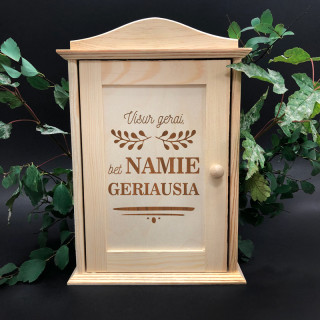 Medinė raktų dėžutė "Visur gerai, bet namie geriausia"