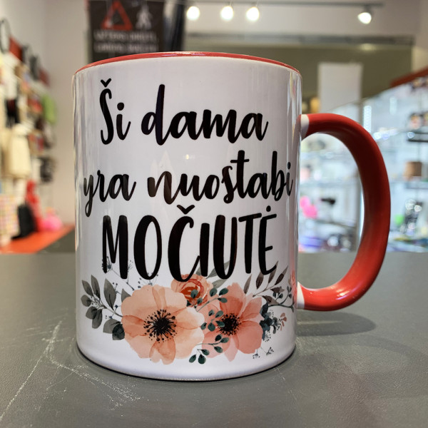 Puodelis "Ši dama yra nuostabi močiutė" Puodelis "Ši dama yra nuostabi močiutė"