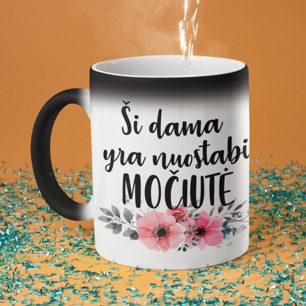 Puodelis "Ši dama yra nuostabi močiutė" Puodelis "Ši dama yra nuostabi močiutė"