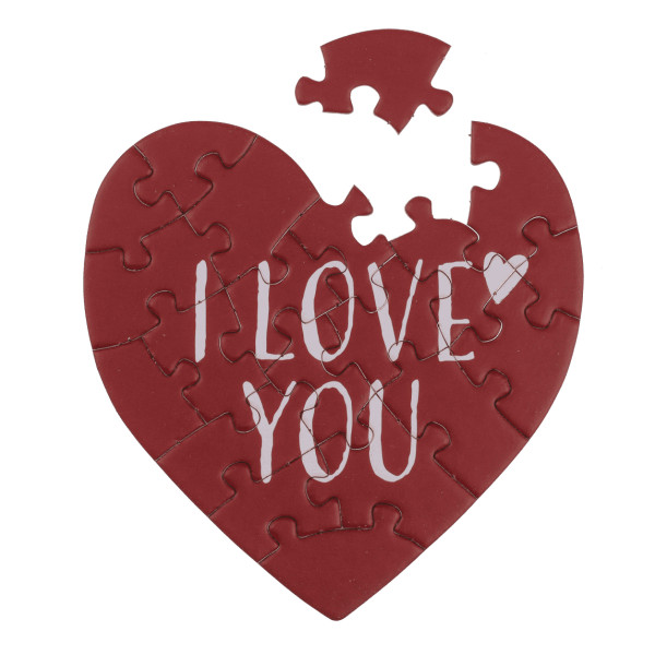 Širdelės formos atvirutė - dėlionė "Love" Širdelės formos atvirutė - dėlionė "Love"