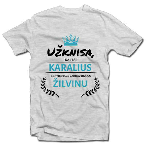 Marškinėliai "Užknisa, kai esi karalius" su pasirinktu vardu Marškinėliai "Užknisa, kai esi karalius" su pasirinktu vardu