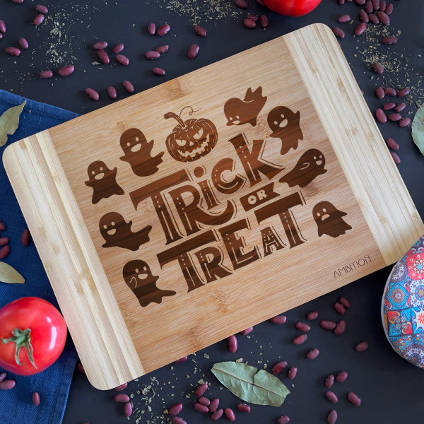 XL bambukinė pjaustymo lentelė "Trick or Treat" XL bambukinė pjaustymo lentelė "Trick or Treat"
