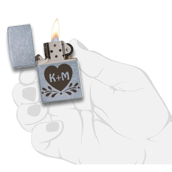 Zippo žiebtuvėlis "Širdelė" su pasirinktais inicialais Zippo žiebtuvėlis "Širdelė" su pasirinktais inicialais