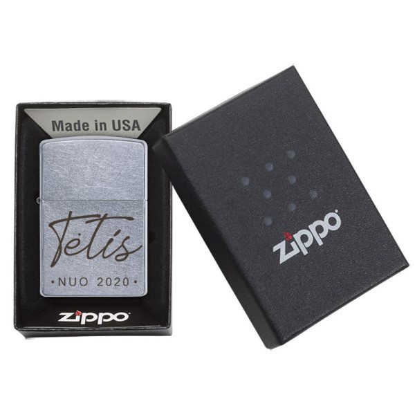 Zippo žiebtuvėlis "TĖTIS nuo..." su Jūsų pasirinktais metais Zippo žiebtuvėlis "TĖTIS nuo..." su Jūsų pasirinktais metais